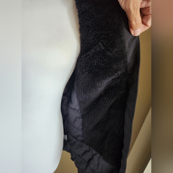 Women's The North Face Jacket Black with Hood and Fur Lining,  Size Small - Picture 10 of 12